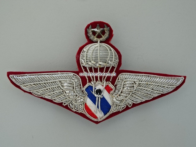 Fallschirmspringer / Parawing Abzeichen, mit Stern und Kranz, Thailand
