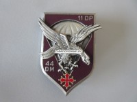 Metallabzeichen Militär " 11DP 44DM ", Insigne militaire