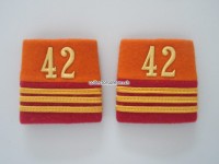 Schulterschlaufen (Achselschlaufen) Paar, Offizier, Hauptmann, Bat.42, 2-farbig, orange-karmesinrot
