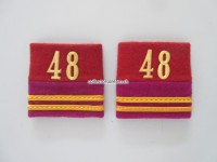 Schulterschlaufen (Achselschlaufen) Paar, Offizier, Oberleutnant, Bat.48, 2-farbig, karmesinrot-weinrot