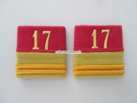 Schulterschlaufen (Achselschlaufen) Paar, Offizier, Oberleutnant, Bat.17, 2-farbig, karmesinrot-senfgelb