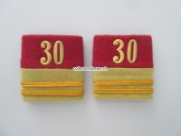 Schulterschlaufen (Achselschlaufen) Paar, Offizier, Oberleutnant, Bat.30, 2-farbig, karmesinrot-senfgelb