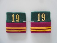 Schulterschlaufen (Achselschlaufen) Paar, Offizier, Oberleutnant, Bat.19, 2-farbig, dunkelgrün-weinrot