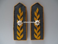 Schulterstücke (Achselklappen) mit Metallfeder, Brigadier ohne Kommando