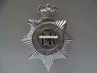 Bobbyhelm Metallabzeichen, British " West Midlands Police "