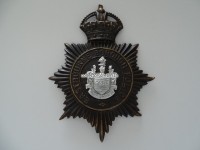 Bobbyhelm Metallabzeichen, British " Eastbourne Borough Police "