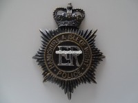 Bobbyhelm Metallabzeichen, British " Hampshire Isle of Wight Police "