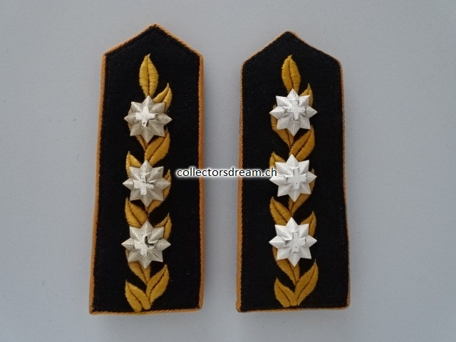 Korpskommandant Schulterklappen Ord. 1949 seltene Ausführung mit Metallklammer