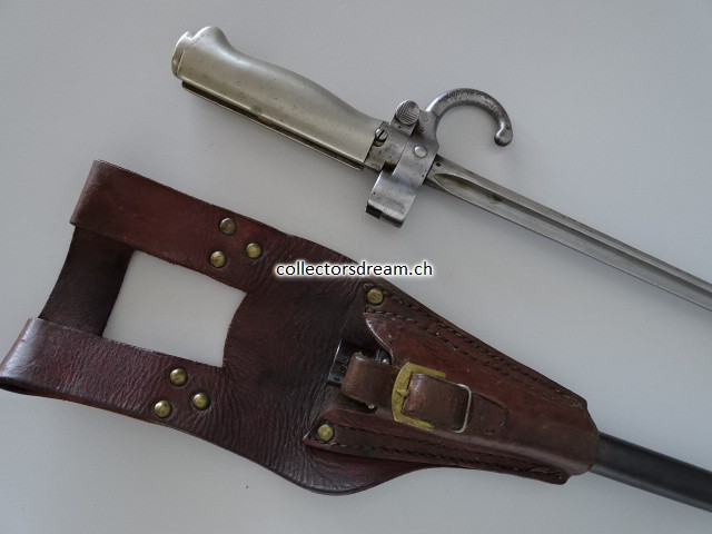 Antikes Bajonett zu Lebel Gewehr Model 1886 Frankreich, inkl. orig. Ledertragefrosch