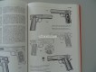 Buch, Revolver und Pistolen, Zhuk/Brukner
