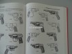 Buch, Revolver und Pistolen, Zhuk/Brukner