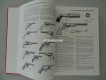 Buch, Revolver und Pistolen, Zhuk/Brukner