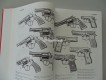 Buch, Revolver und Pistolen, Zhuk/Brukner
