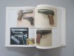 Buch, Colts, Revolver und Pistolen