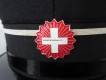 SBB-Dienstmütze , Metallflügelrad und eidg. Kokarde. Uebergangs Version von 1978 bis 1982 mit schwarzem Passepolis