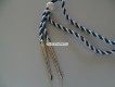 Fangschnur, Musik, Schweiz. Farbe blau-weiss mit 2 Metallstiften
