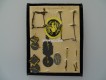 Mustertafel mit Uniform Knöpfen, Zahlen und Emblemen