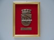 Wandplakette mit orig. Metall Mützenabzeichen der ehemaligen Stadtpolizei Bern