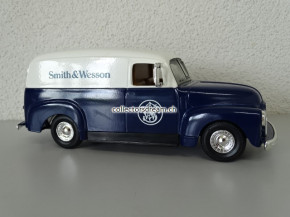 Smith & Wesson 1951 GMC Masstab 1/25
